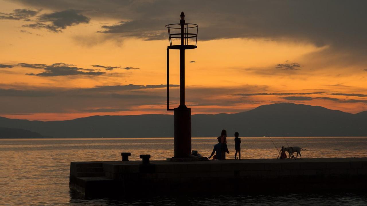 Sunset Suite Малинска Экстерьер фото